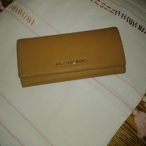 Michael kors acorn jet set wallet